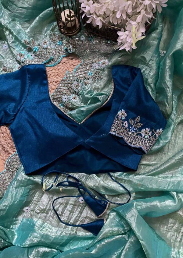 Beautiful Designer Saree on Crunchy Silk Febric With Blouse - Image 4